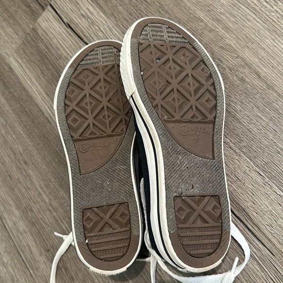 Black Converse Low Top Shoes - Picture 4 of 5